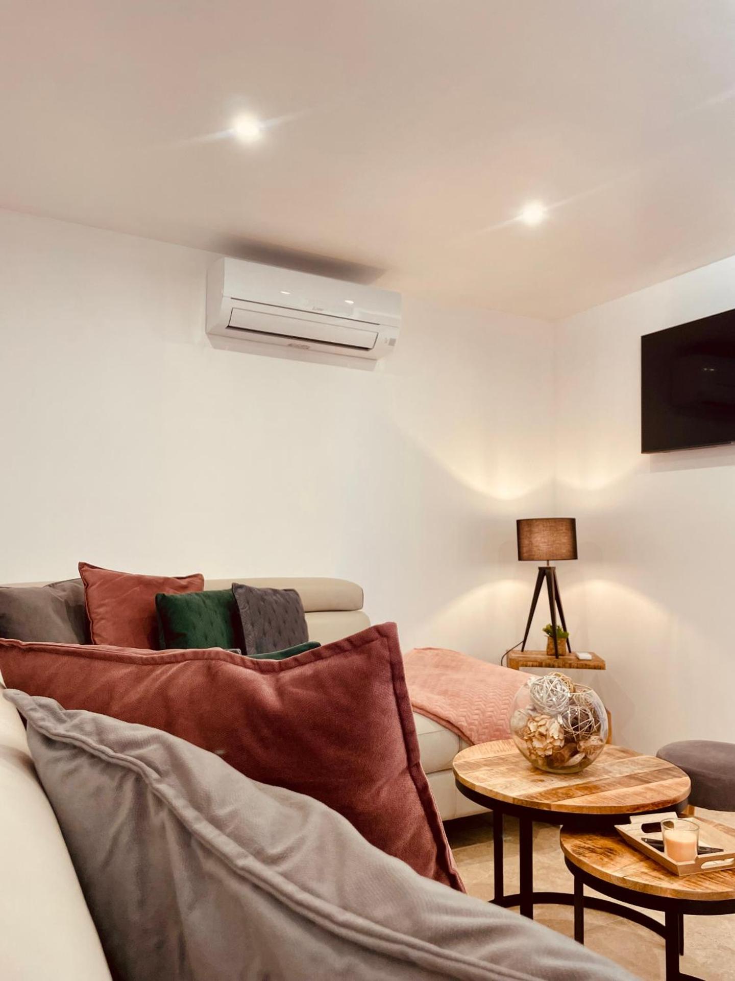 Communal lounge/ TV room