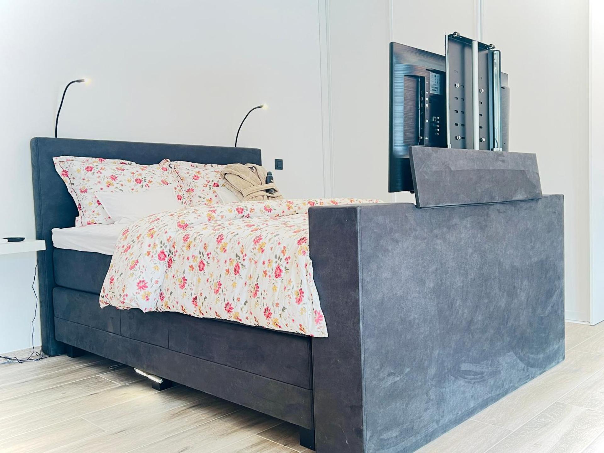 Luxurious Escape - Room LoveSerenity with pool and jacuzzi