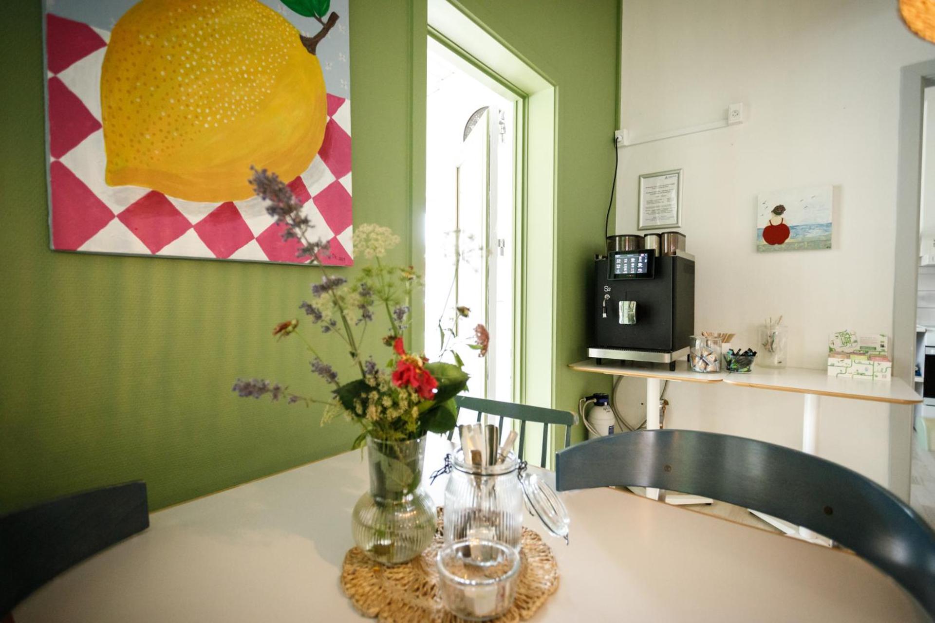 Communal lounge/ TV room