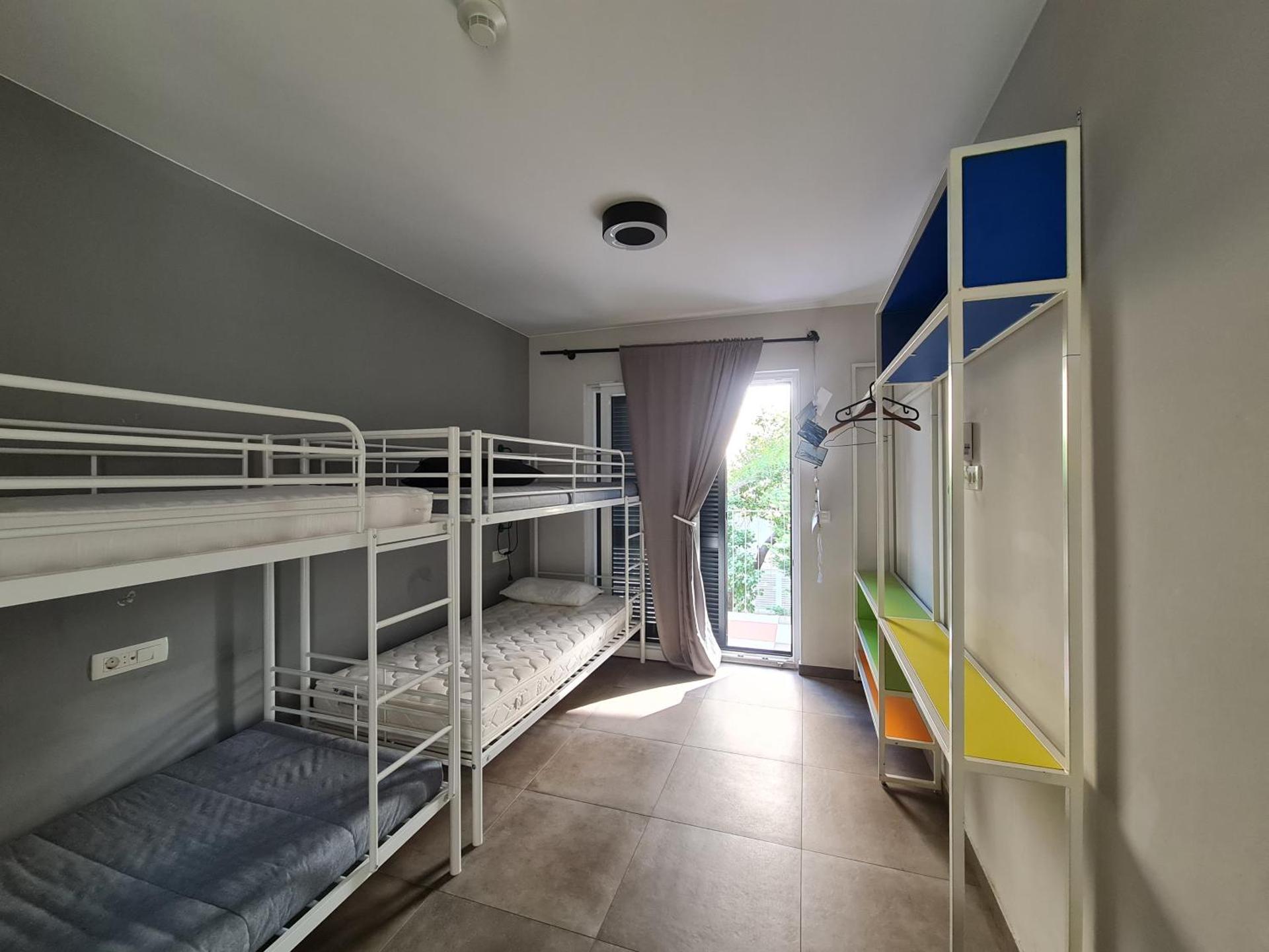 SUBTUB Hostel Makarska