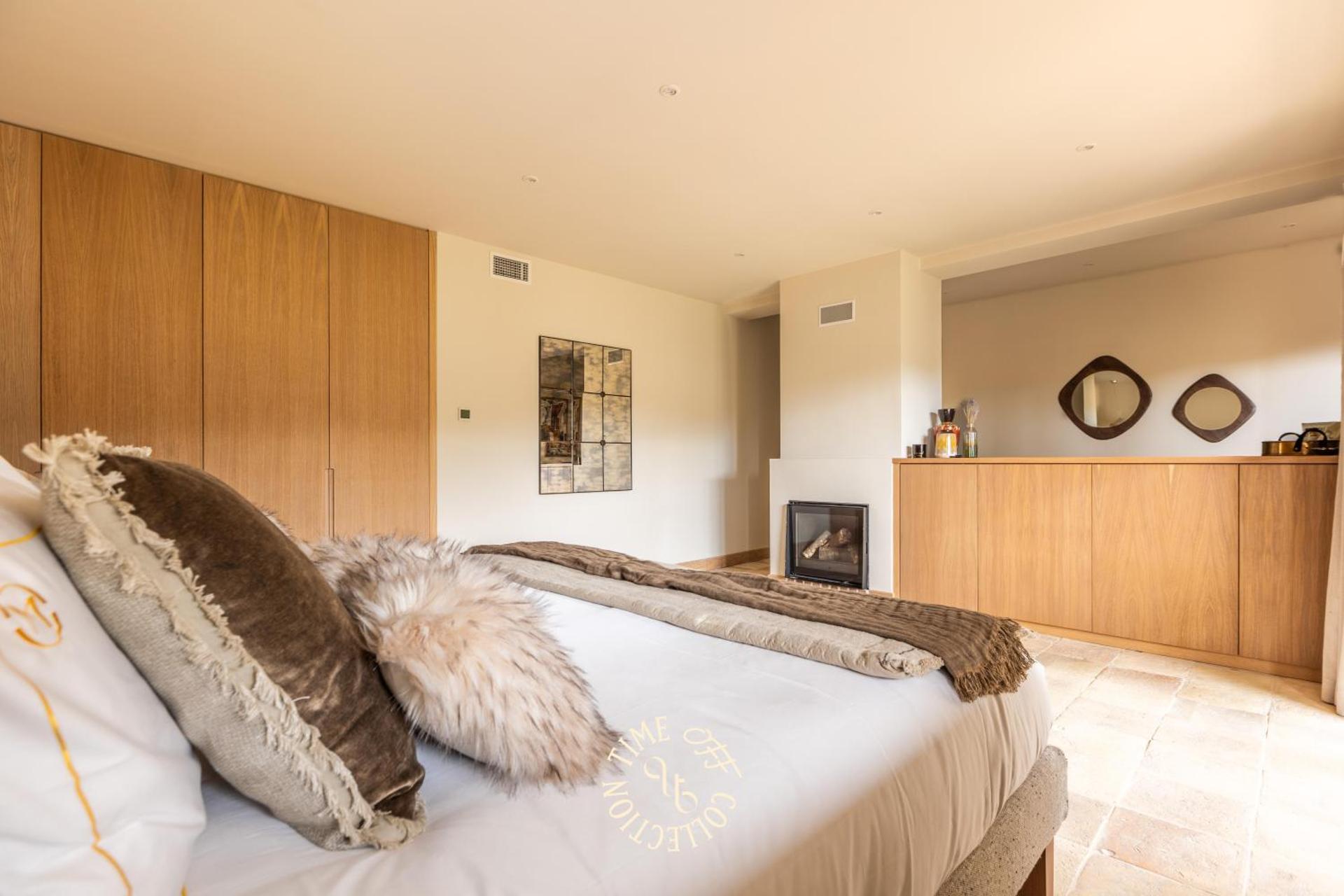 Domaine du Manouiyé by Time Off Collection