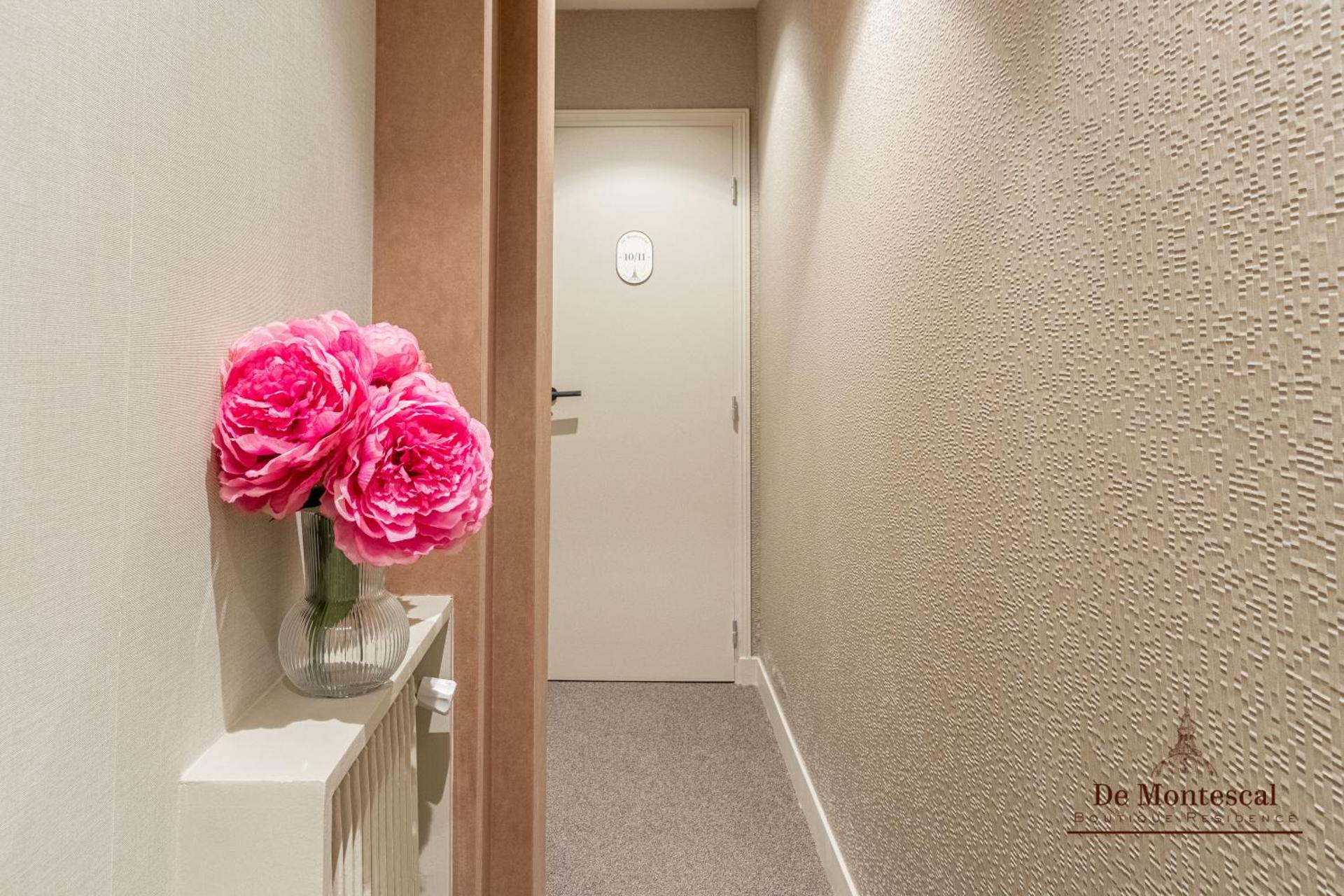 De Montescal - SPA Tub and AC Cosy apartment a prime location 40m2