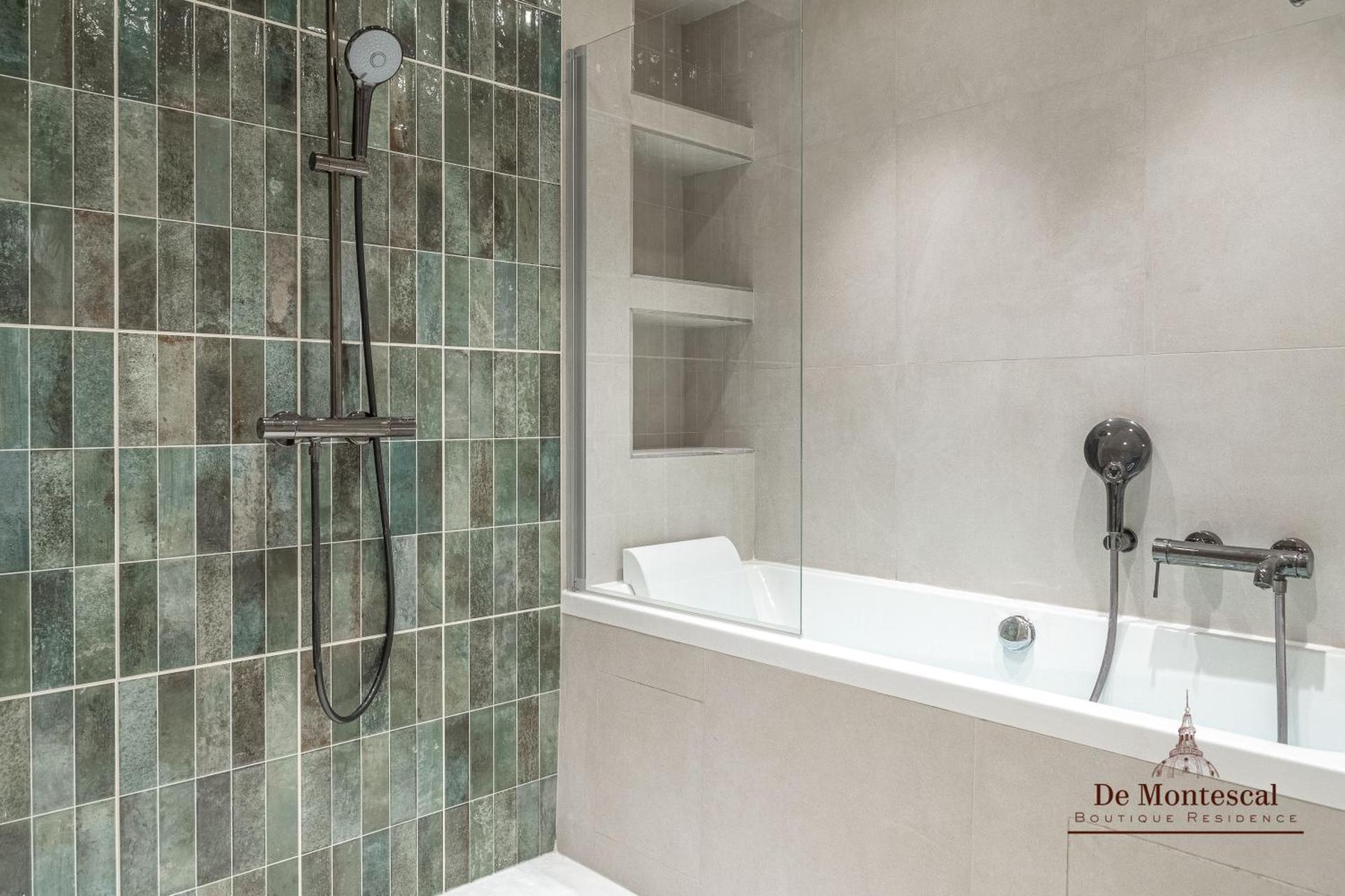 De Montescal - SPA Tub and AC Cosy apartment a prime location 40m2