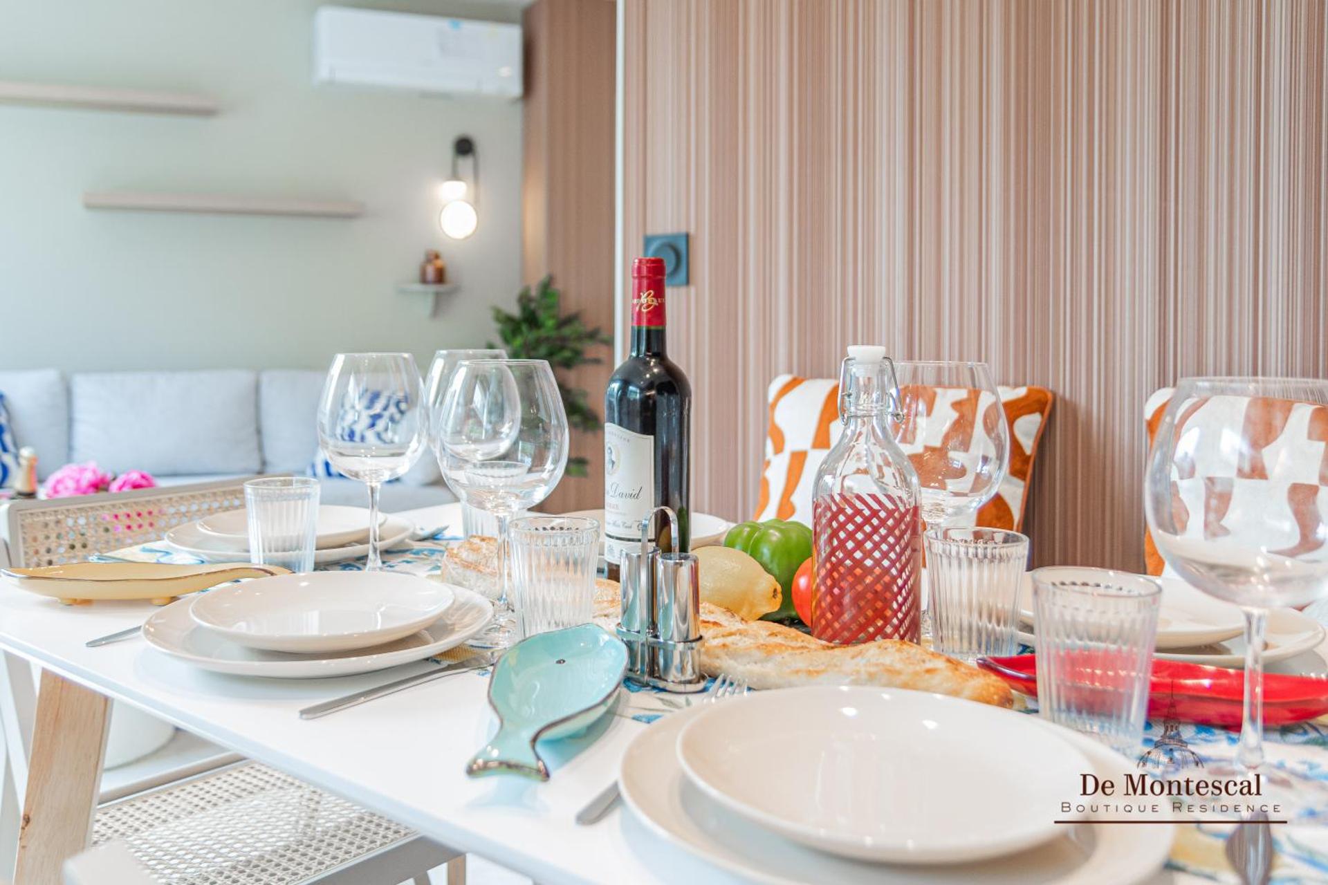 De Montescal - SPA Tub and AC Cosy apartment a prime location 40m2