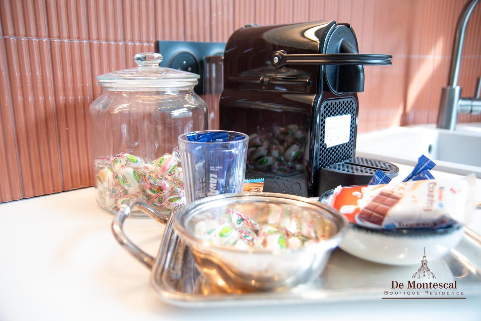 De Montescal - SPA Tub and AC Cosy apartment a prime location 40m2