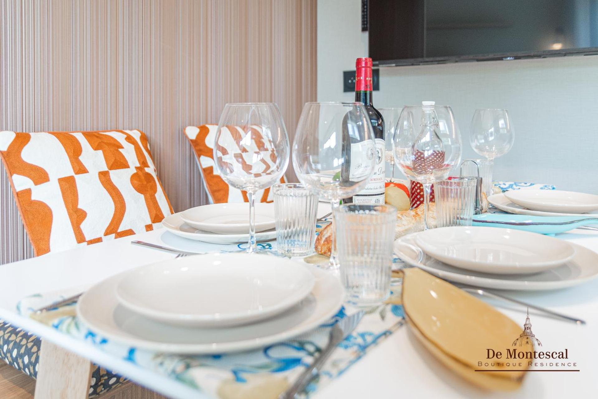 De Montescal - SPA Tub and AC Cosy apartment a prime location 40m2