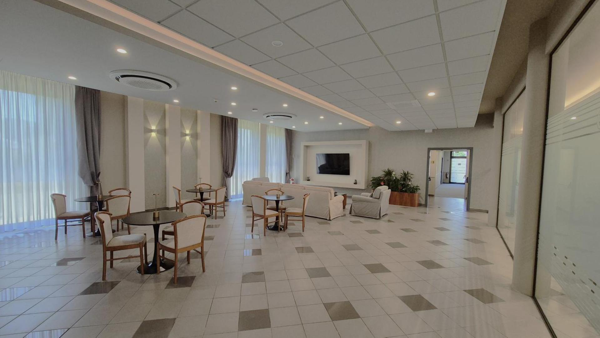 Communal lounge/ TV room