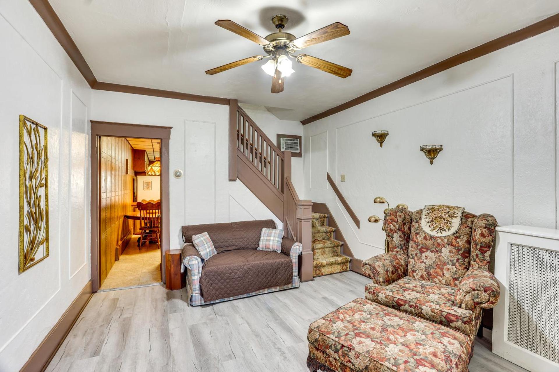 Playroom and Fenced Yard Mt Carmel Family Home!