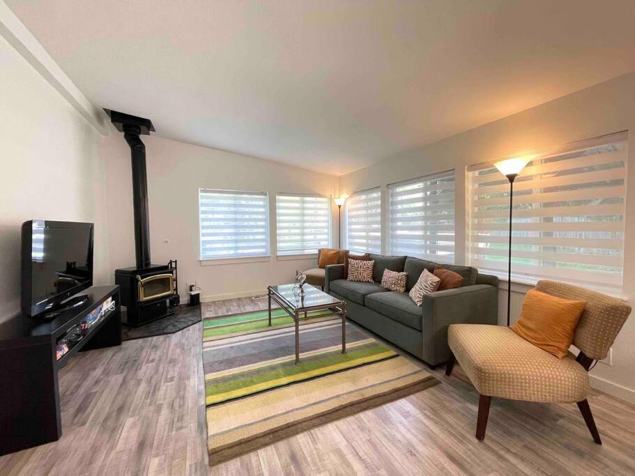 Communal lounge/ TV room