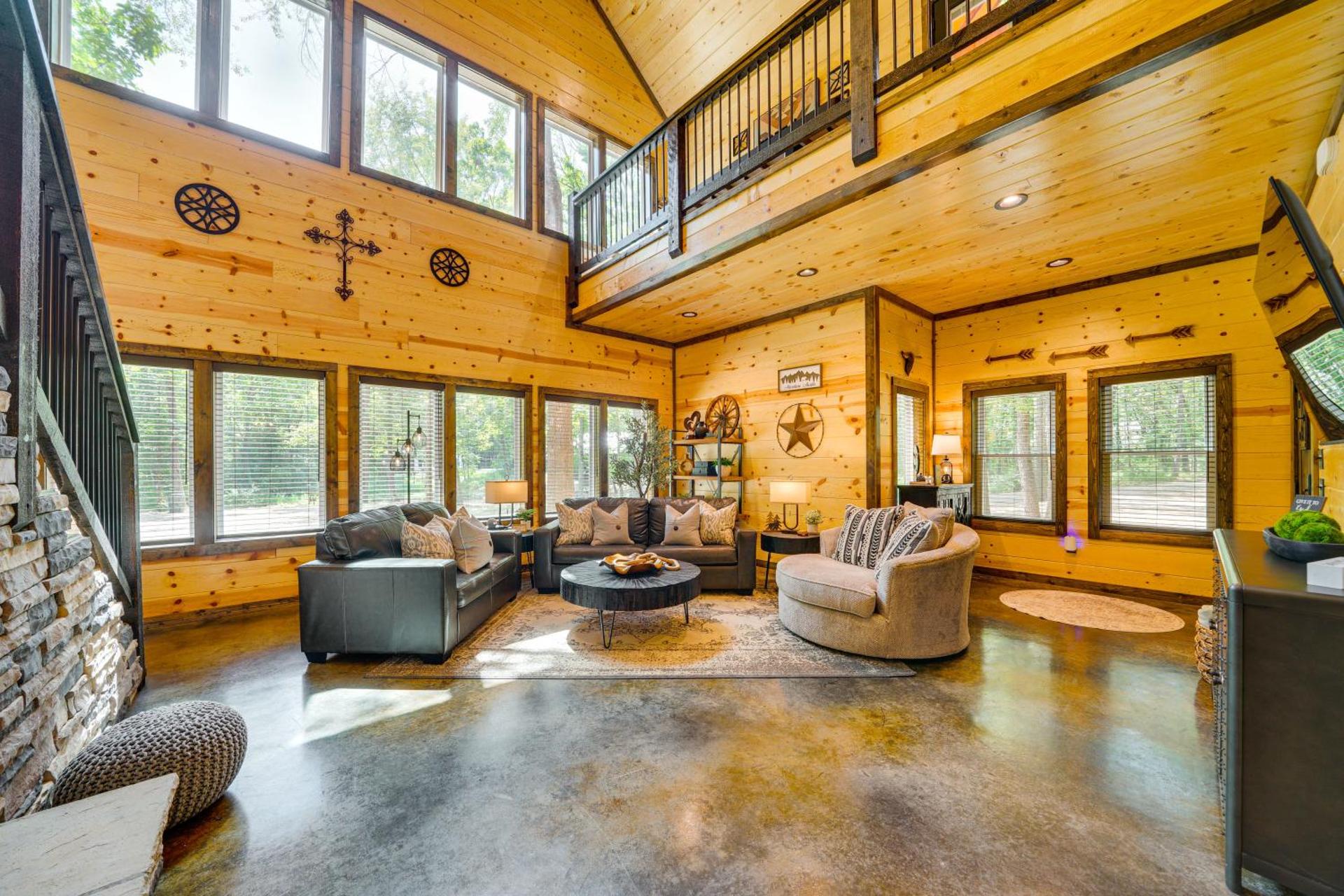 Broken Bow Cabin Near Choctaw Casino Hot Tub!