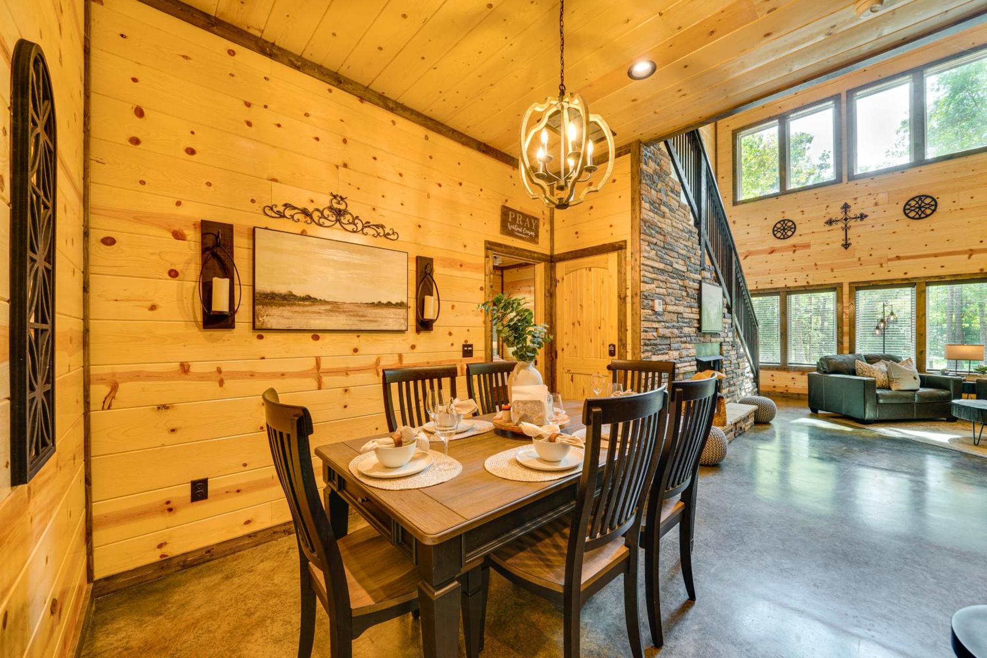 Broken Bow Cabin Near Choctaw Casino Hot Tub!