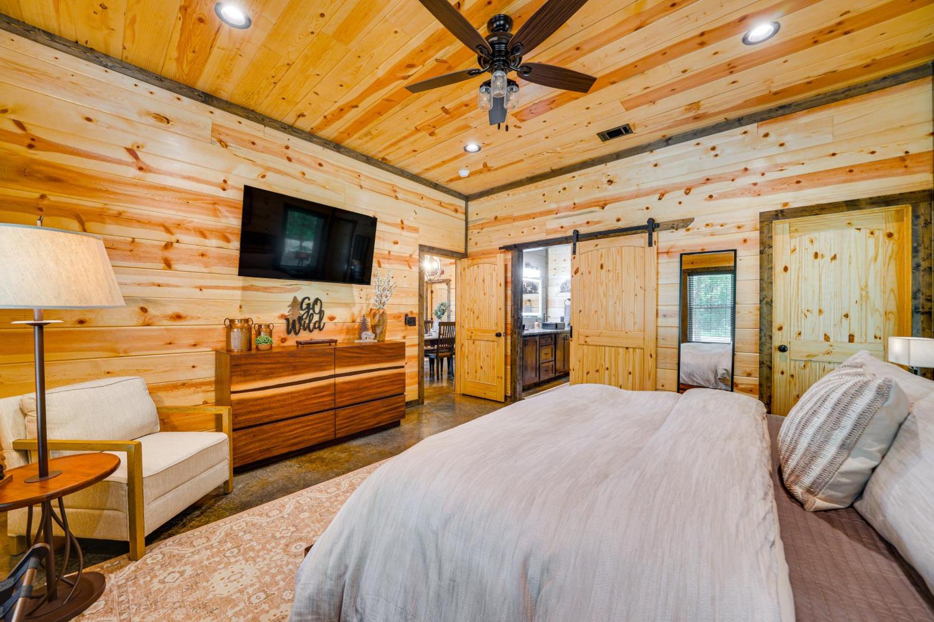 Broken Bow Cabin Near Choctaw Casino Hot Tub!