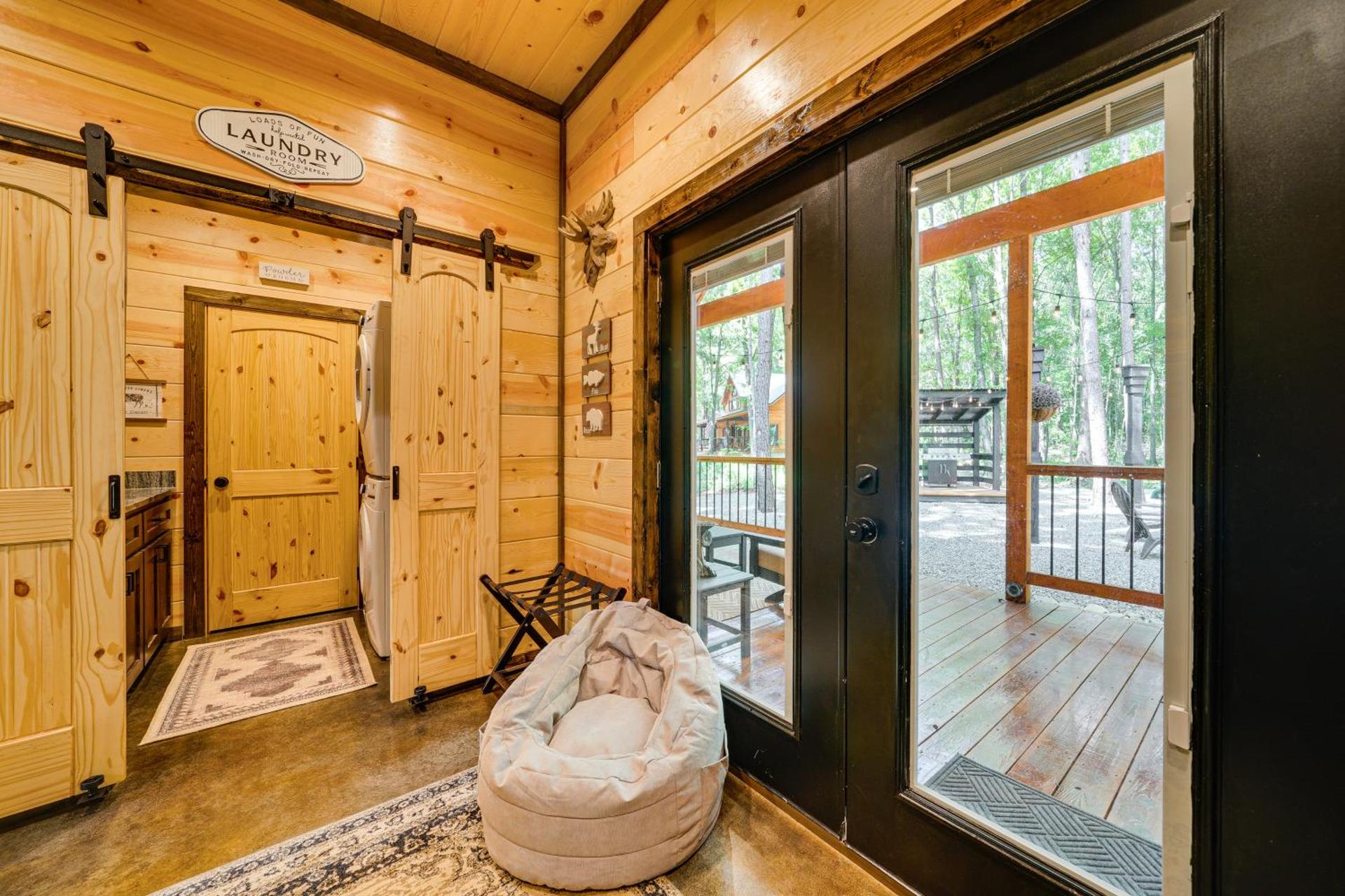 Broken Bow Cabin Near Choctaw Casino Hot Tub!