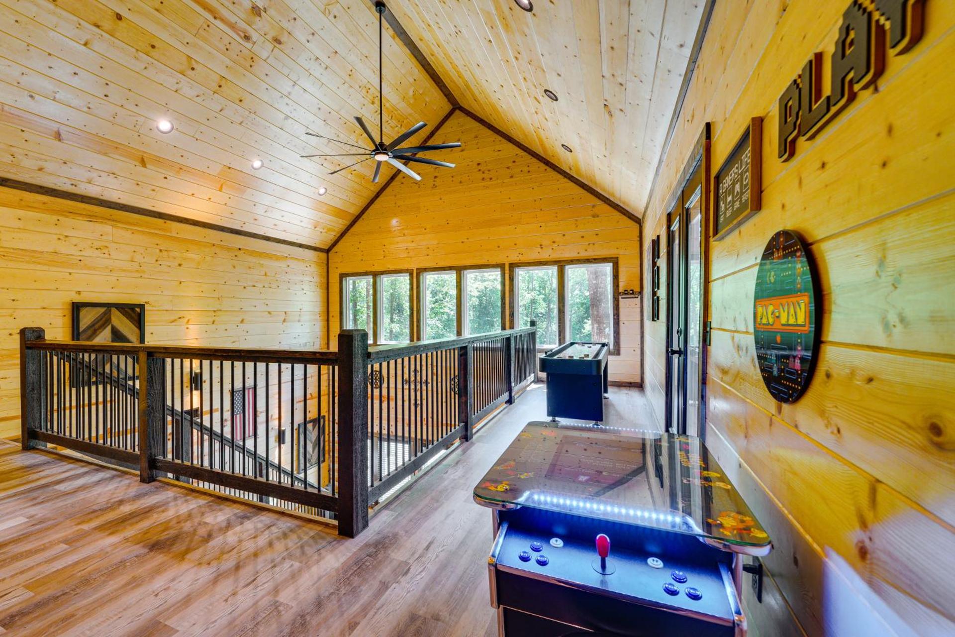 Broken Bow Cabin Near Choctaw Casino Hot Tub!