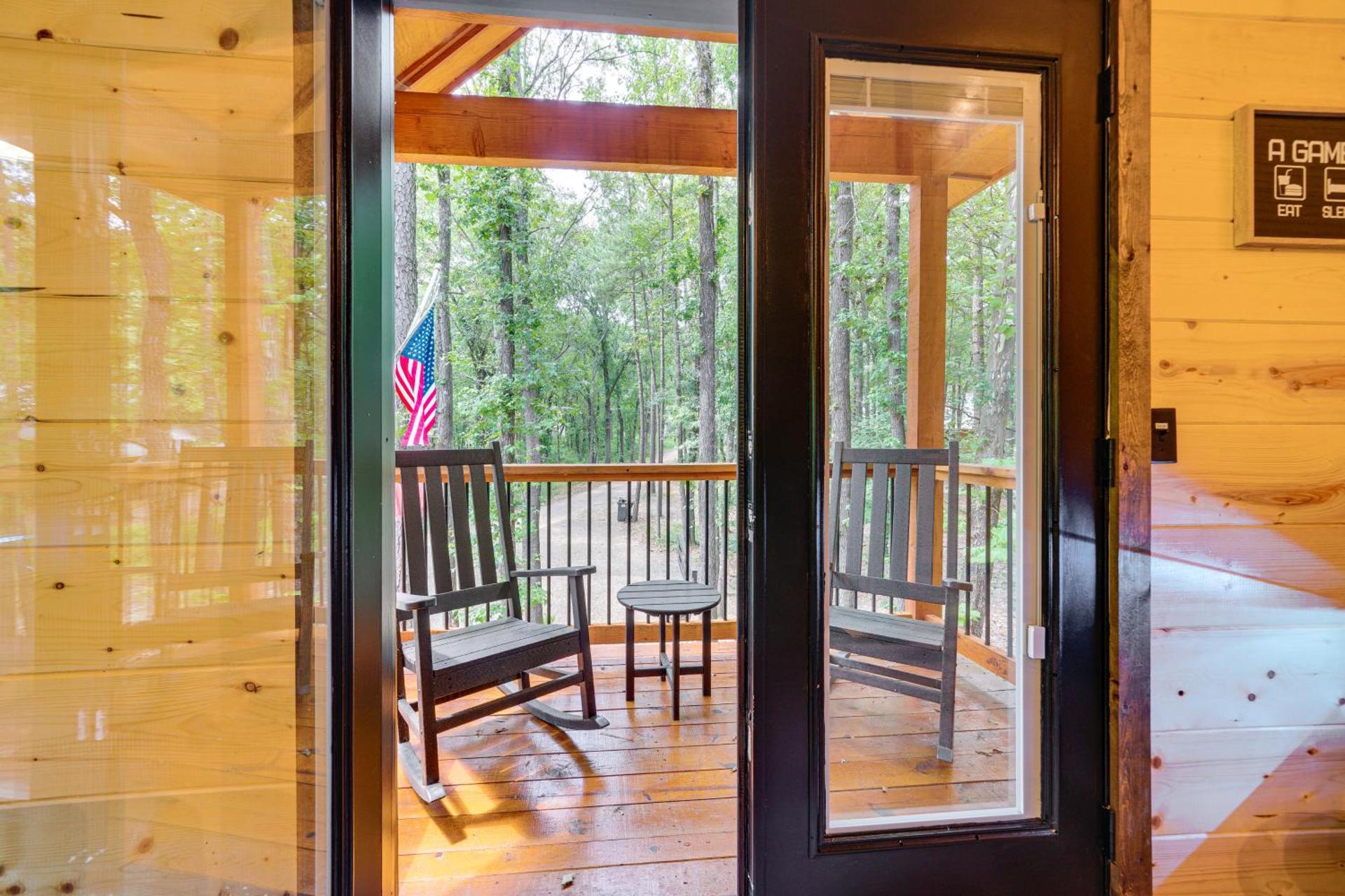 Broken Bow Cabin Near Choctaw Casino Hot Tub!