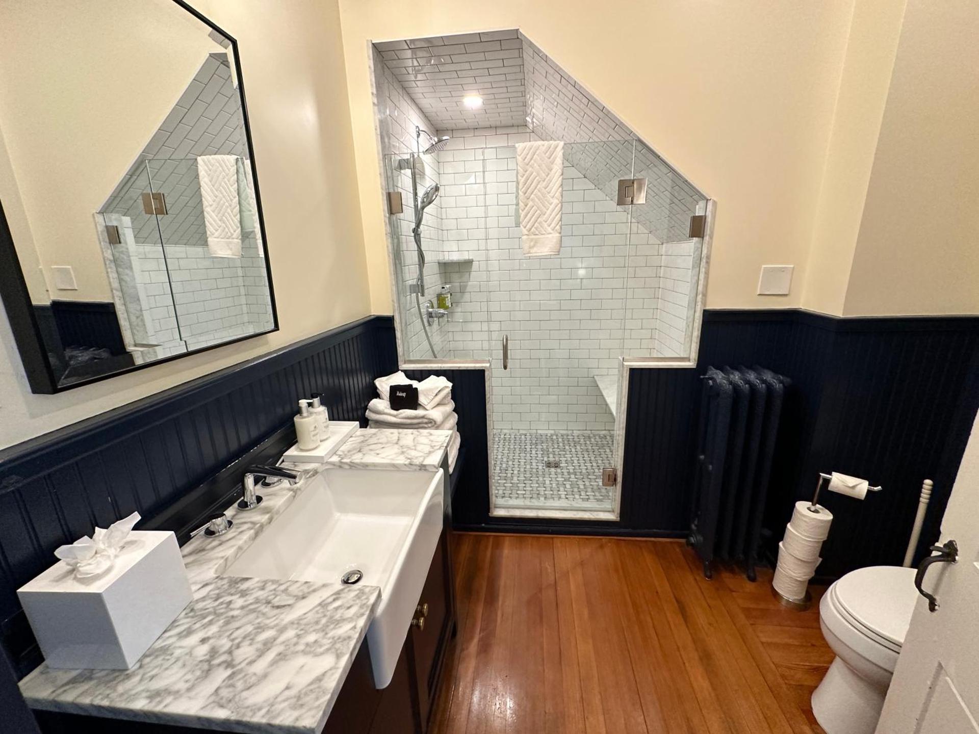 Charming Victorian Home Downtown Newport