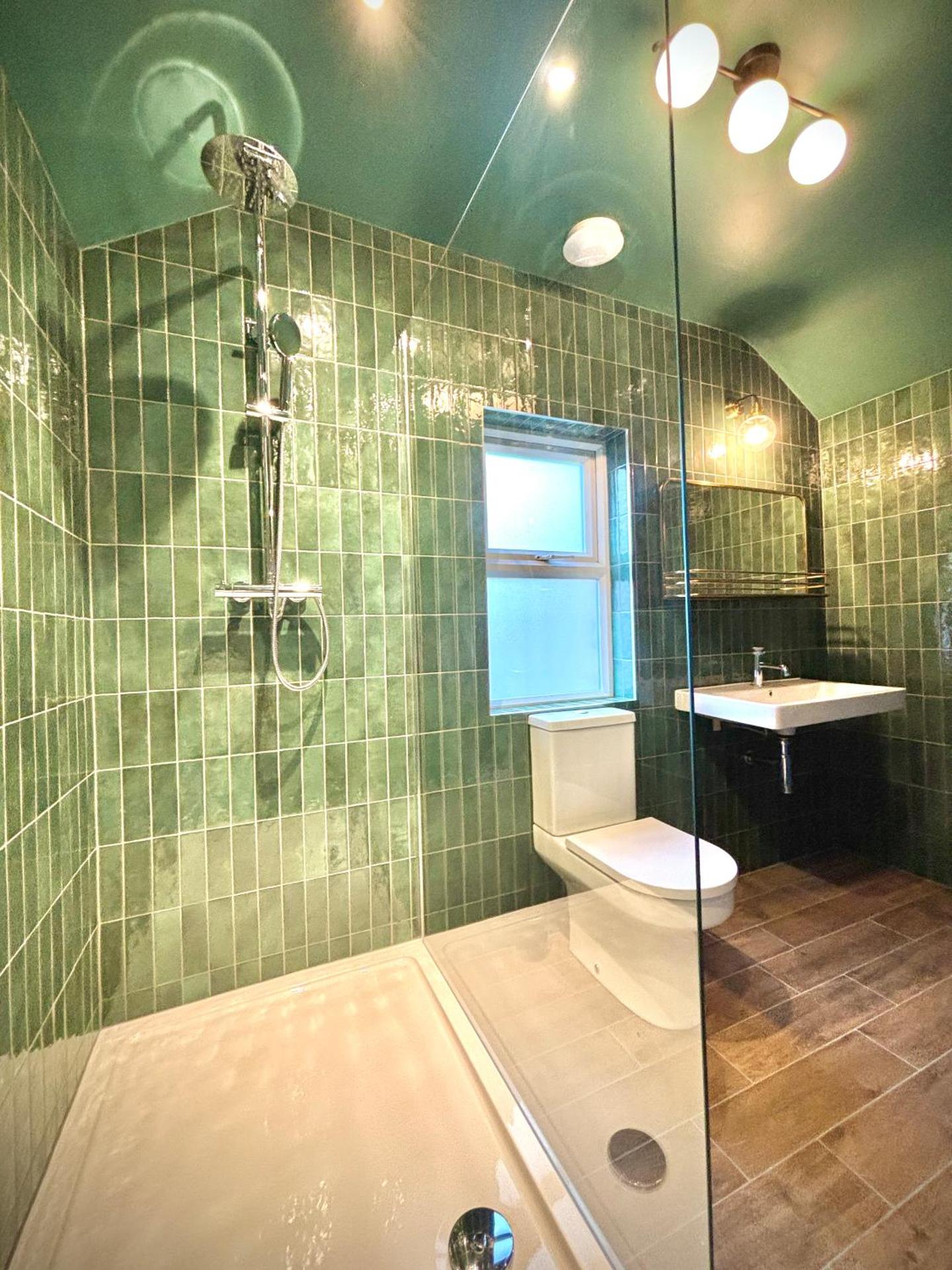 ROOMS AT THE QUAYSIDE - stylish en-suite rooms on Poole Quay all fully refurbed