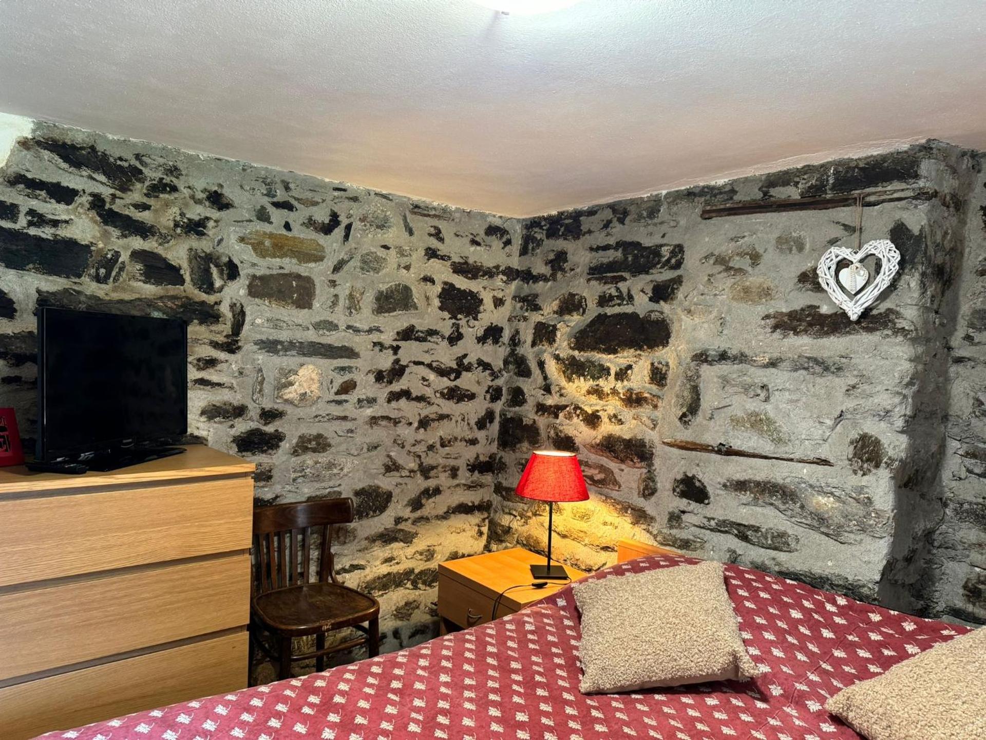 Abri des Cimes, dormire tra pietra e legno CIR 0124