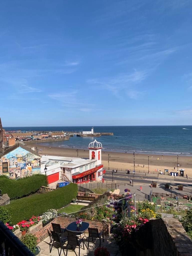 Lighthouse View - Amazing sea and beach view - Free Sky TV including Sports and Movies - Fast WIFI - Free Private Parking