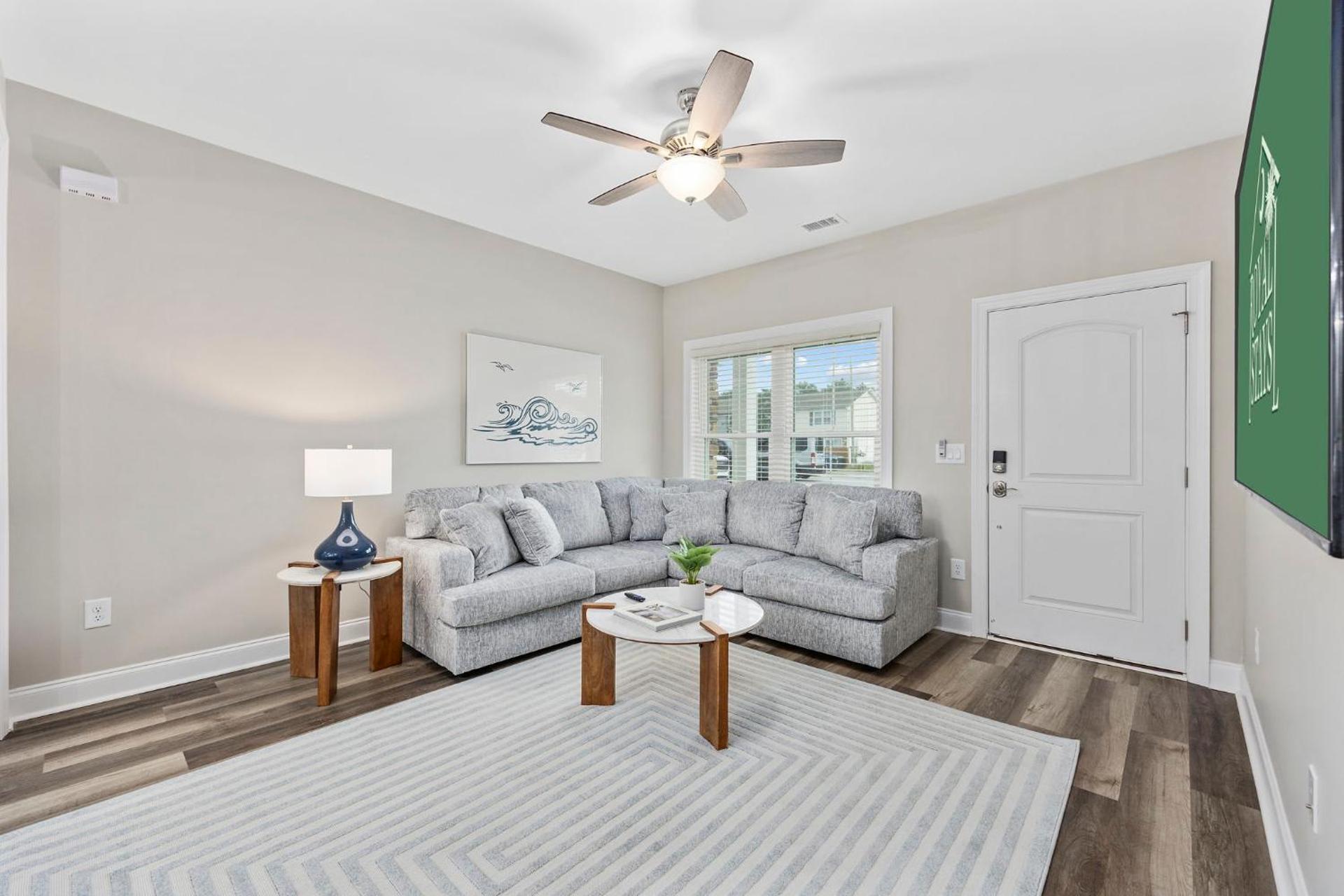 Pier View - Spacious Home Sleeps 8 - Pet Friendly