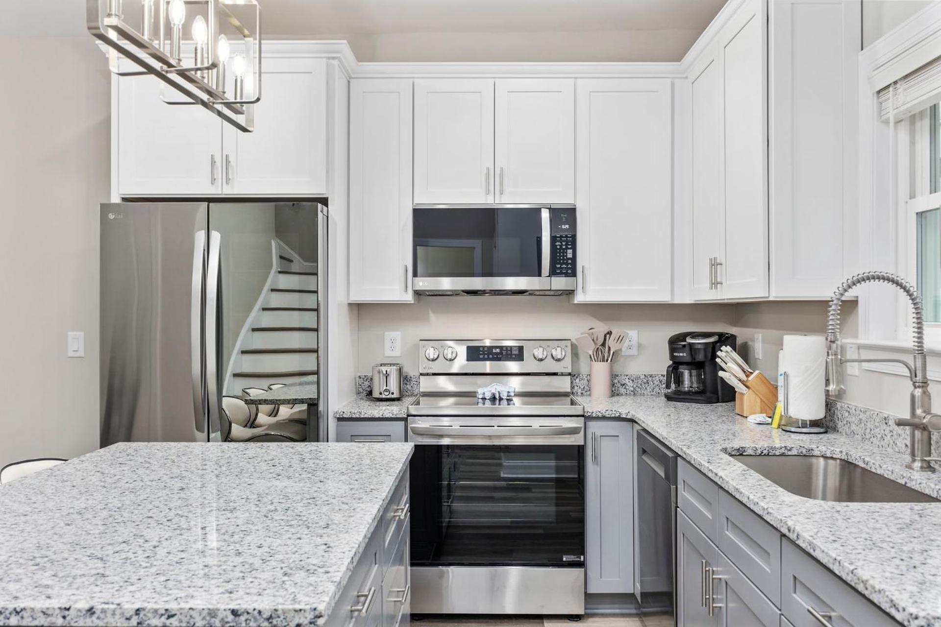 Pier View - Spacious Home Sleeps 8 - Pet Friendly