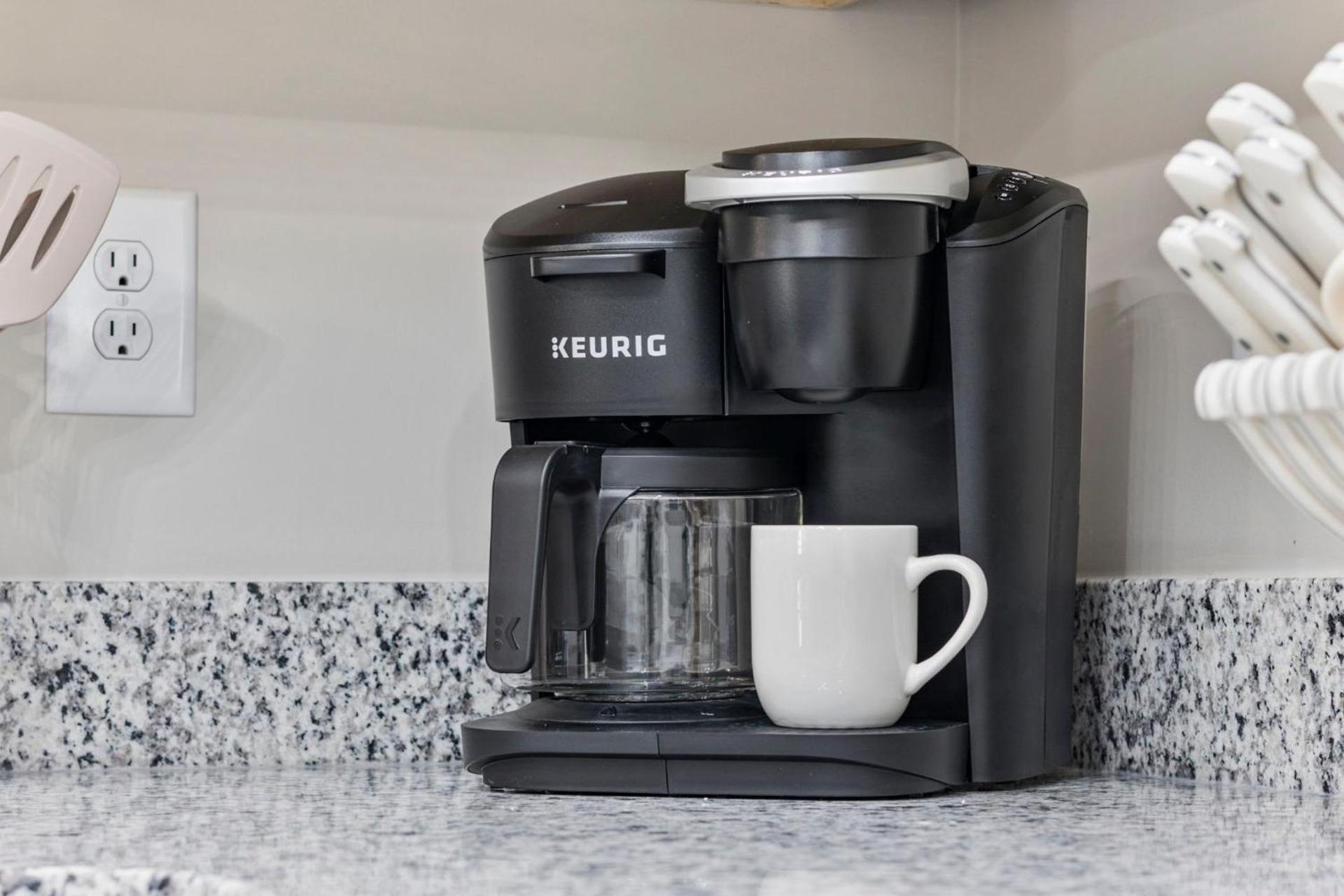 Pier View - Spacious Home Sleeps 8 - Pet Friendly