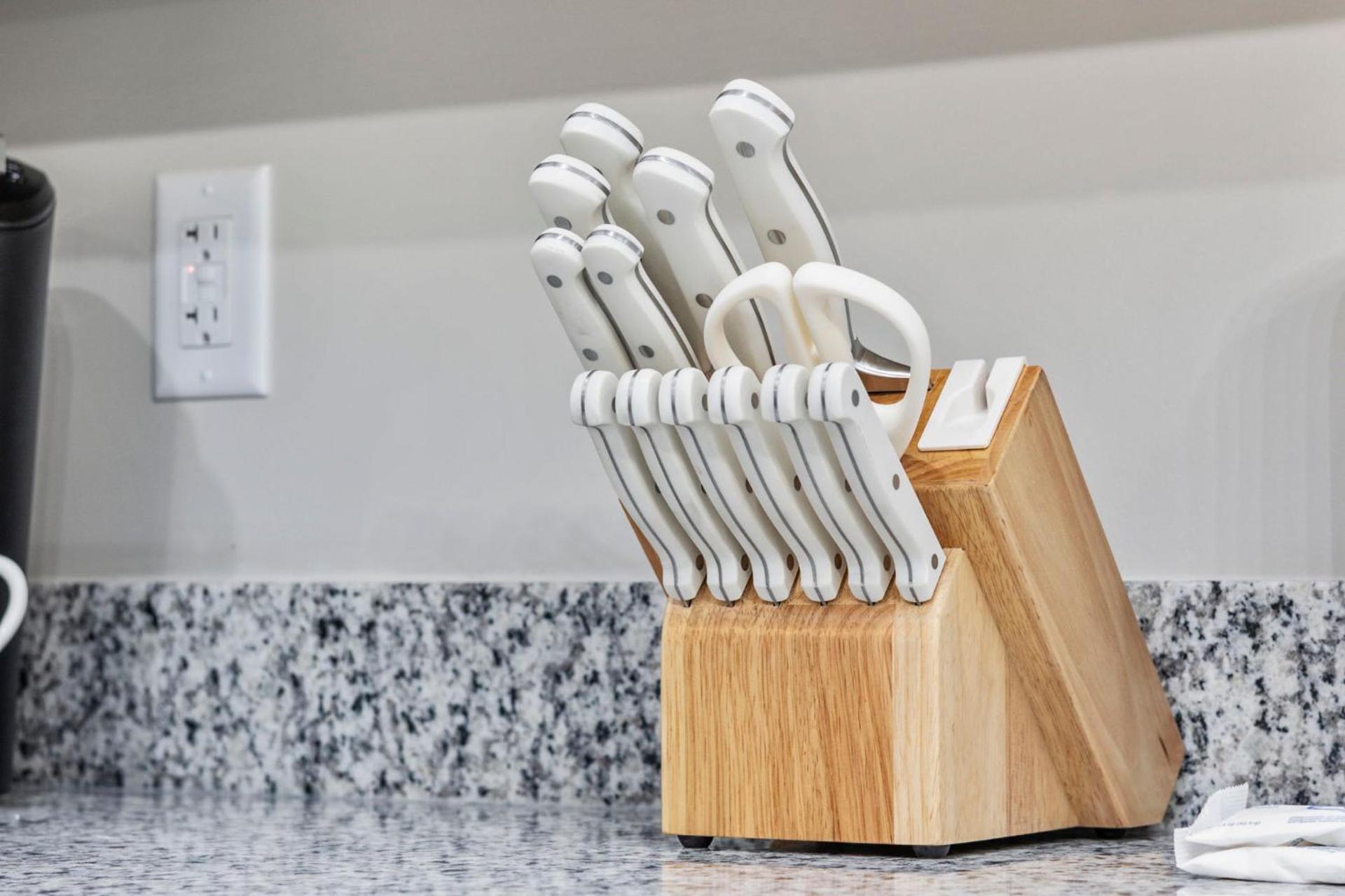 Pier View - Spacious Home Sleeps 8 - Pet Friendly