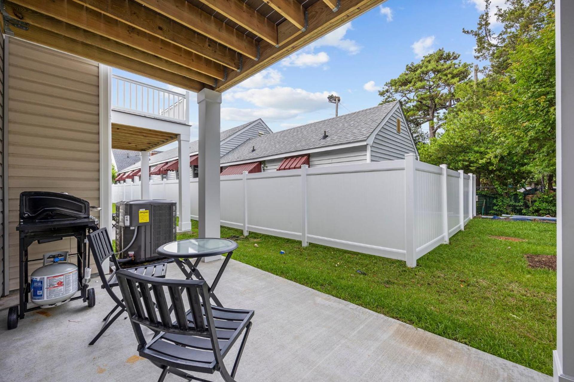 Pier View - Spacious Home Sleeps 8 - Pet Friendly