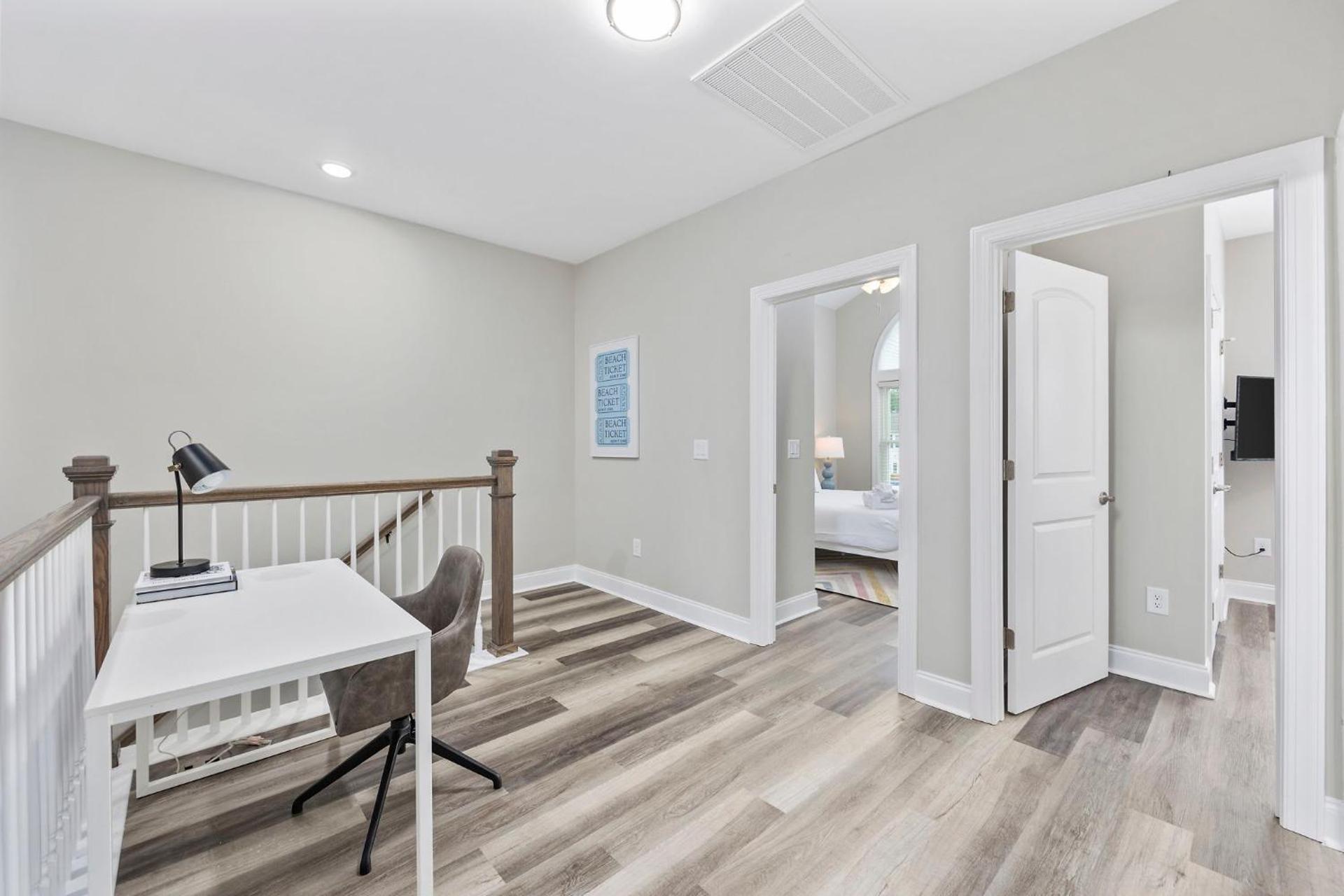 Pier View - Spacious Home Sleeps 8 - Pet Friendly