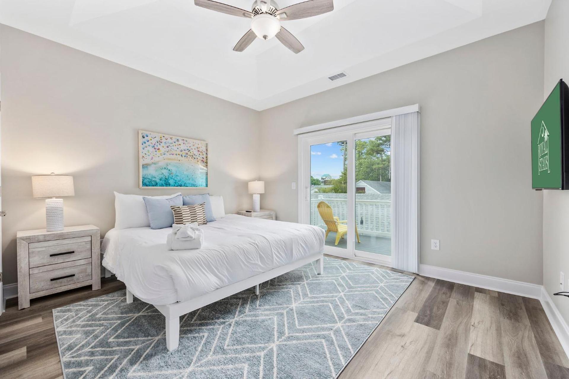 Pier View - Spacious Home Sleeps 8 - Pet Friendly