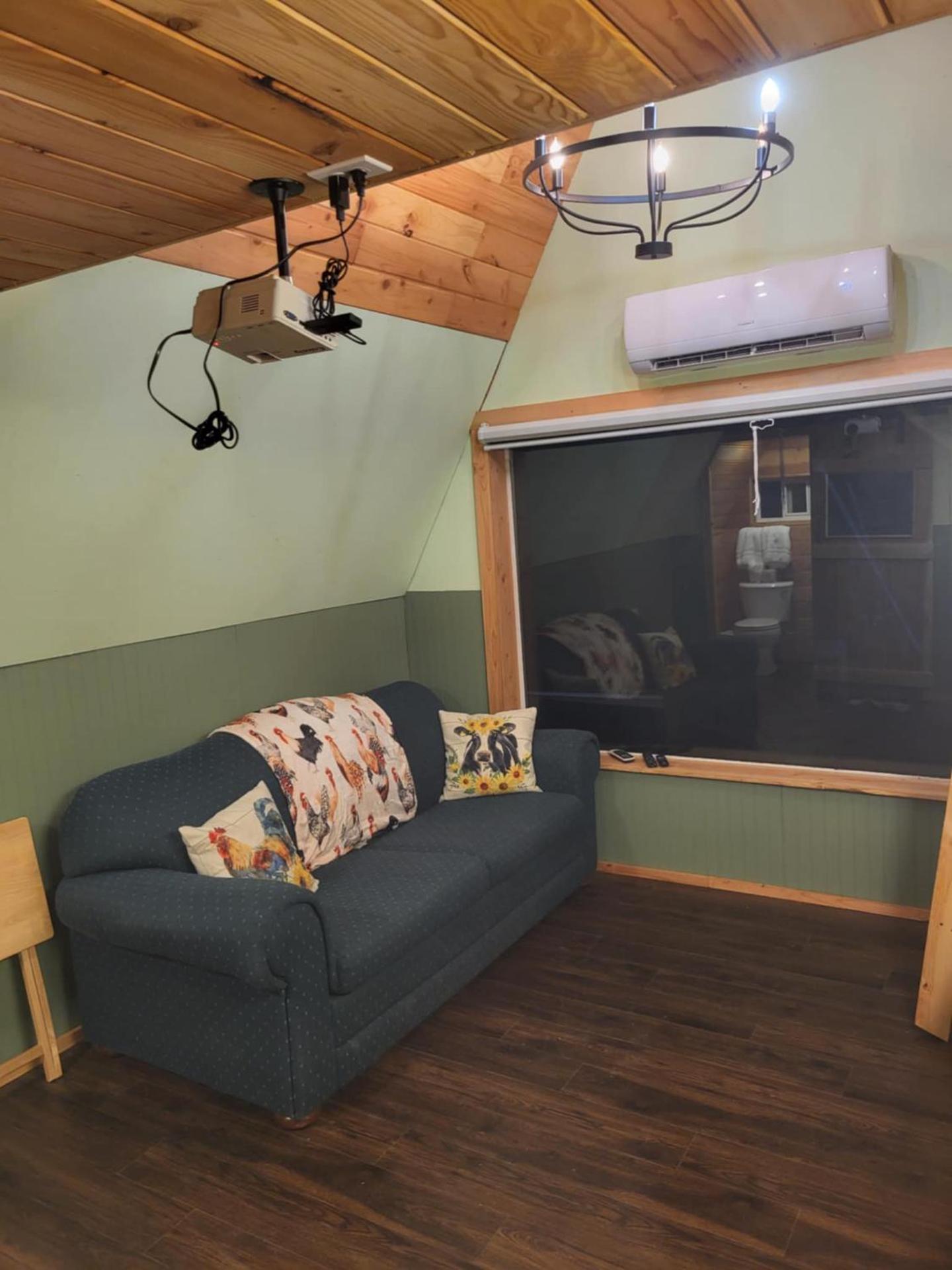 Farmhouse cabin on 33 acre farm