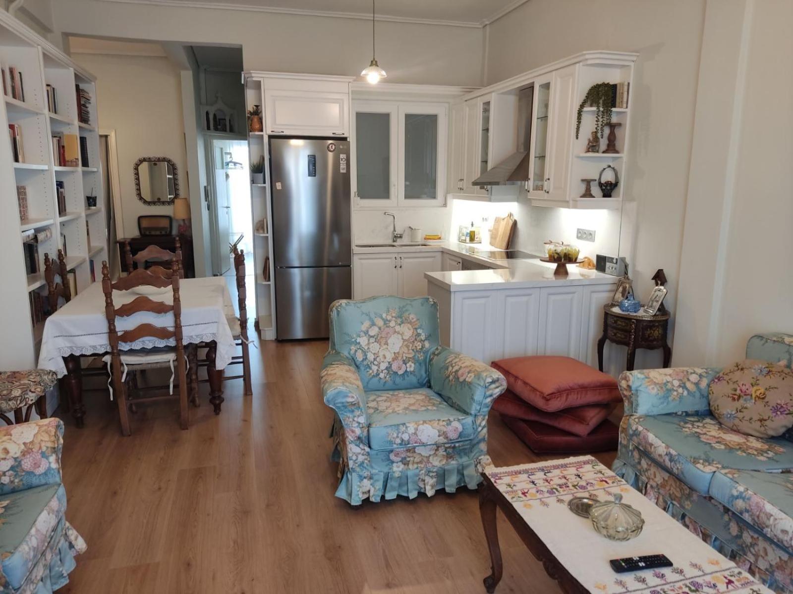 Los Laureles Relaxing Vintage Home