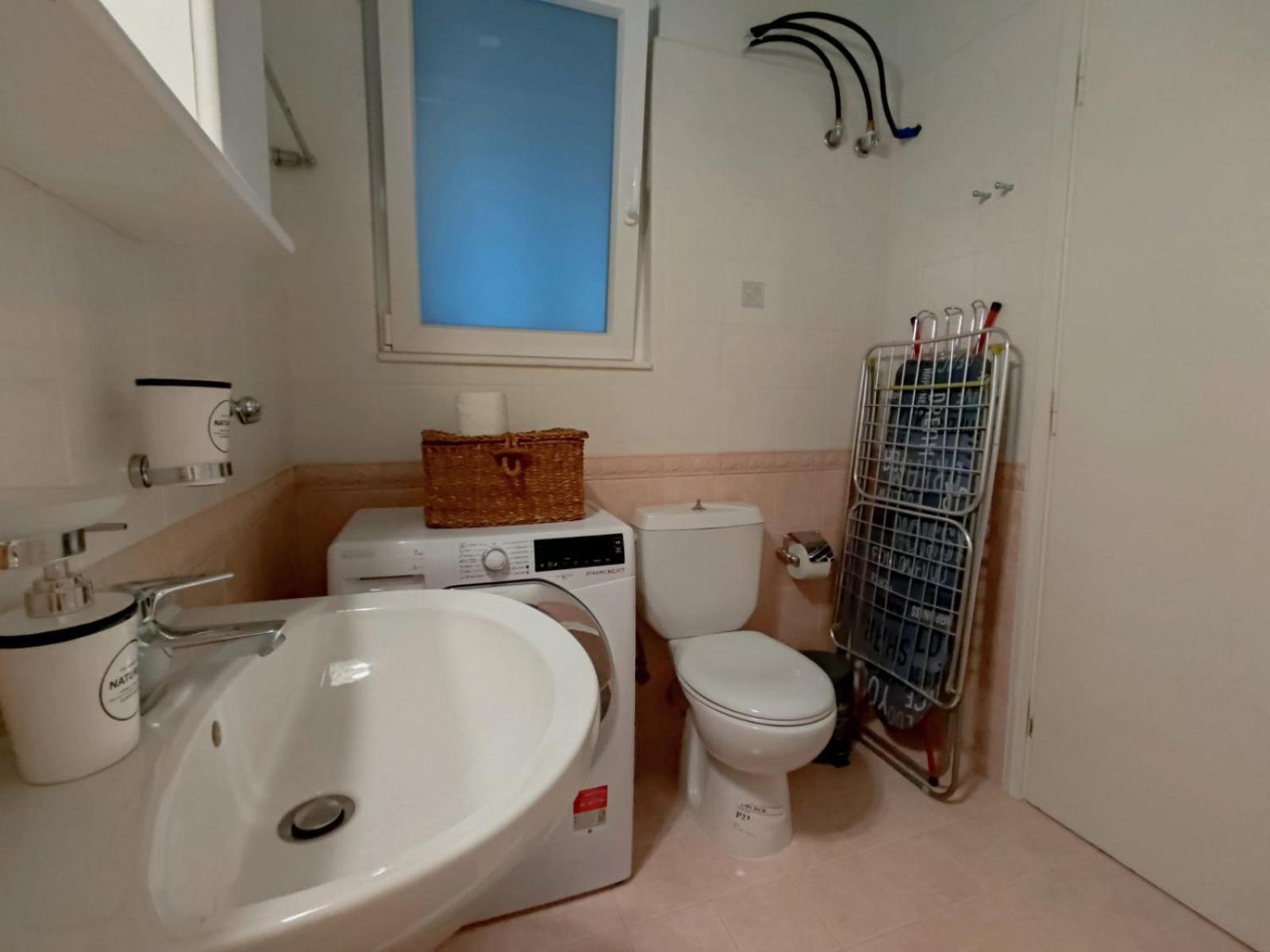 Los Laureles Relaxing Vintage Home