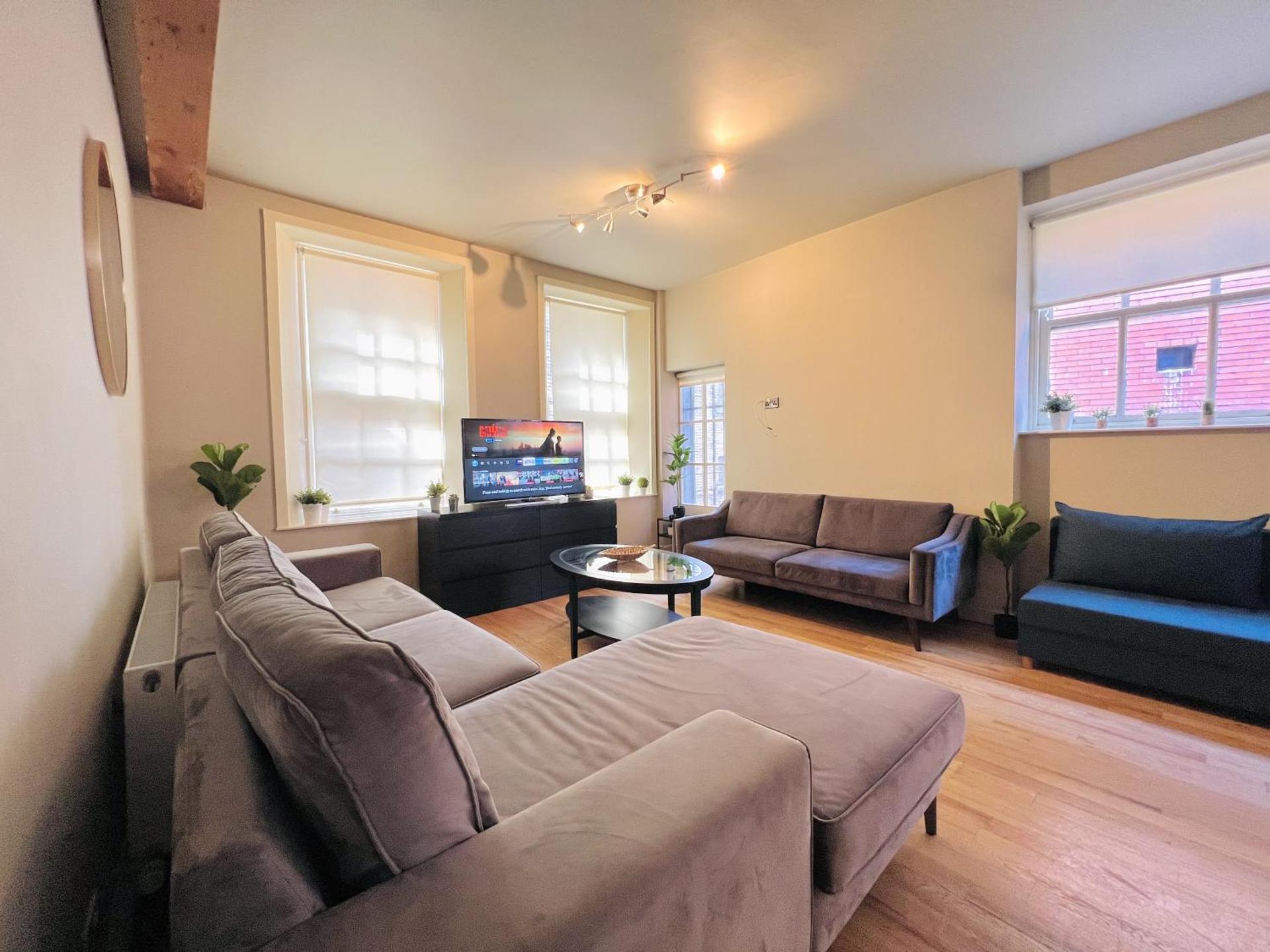 Communal lounge/ TV room