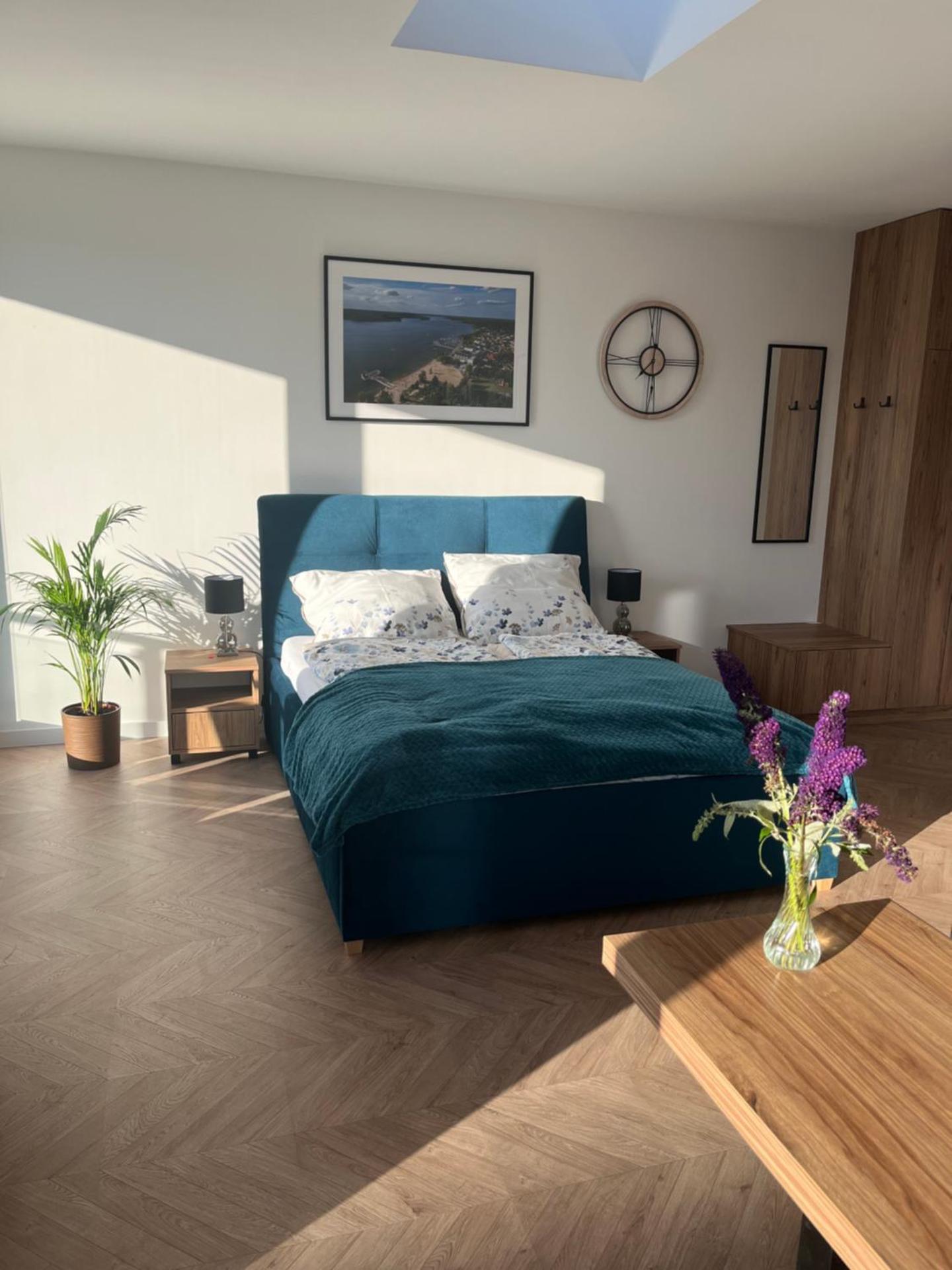 Apartament Słoneczny widok boczny na jezioro