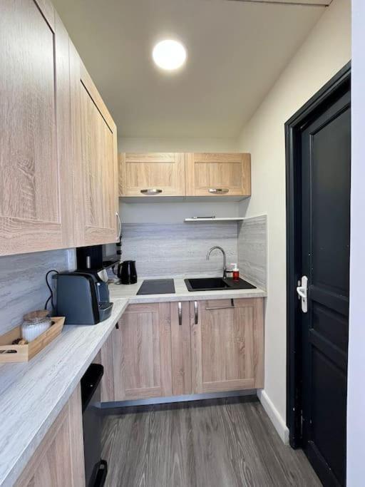 Studio lumineux avec belle vue