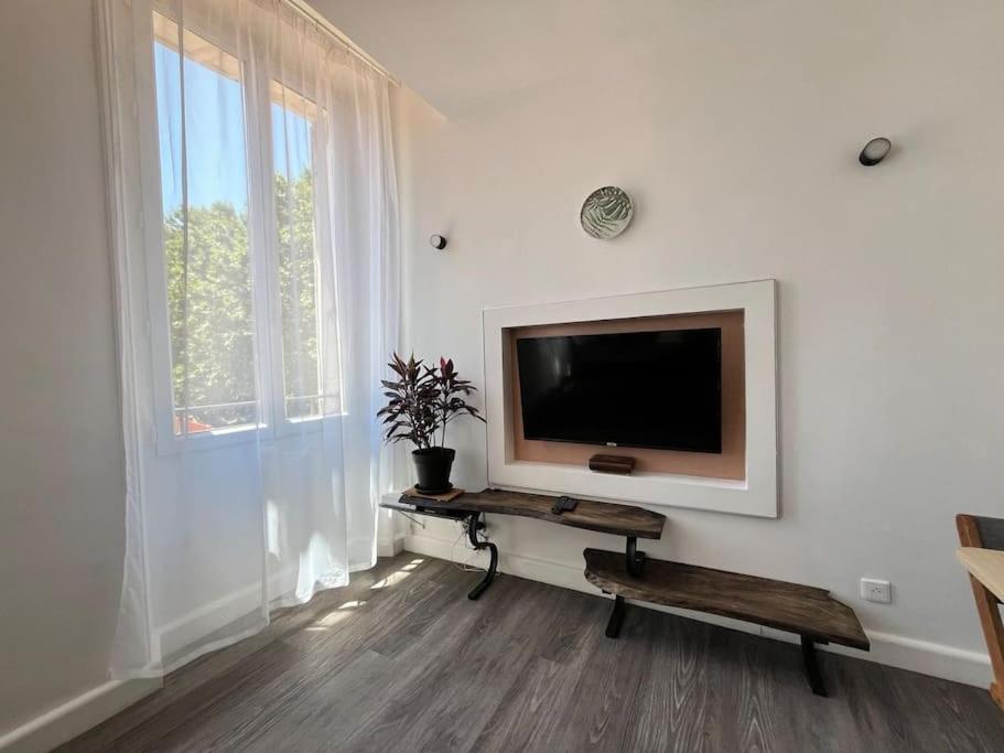 Studio lumineux avec belle vue