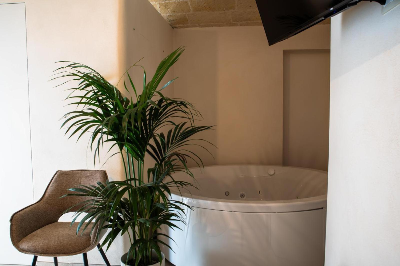 King Room with Spa Bath