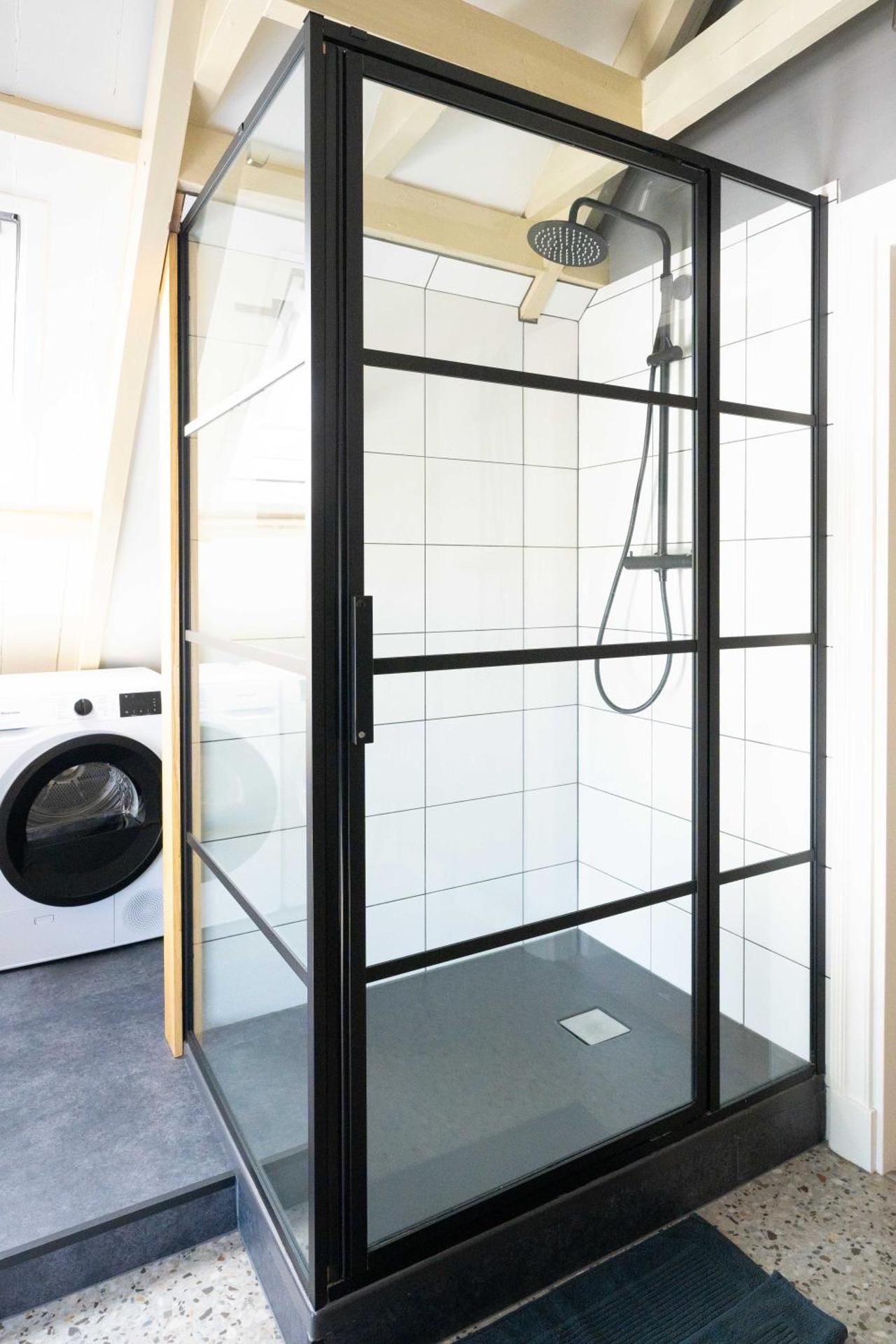 Sfeervol verblijf in oude gemeentehuis Eenrum.