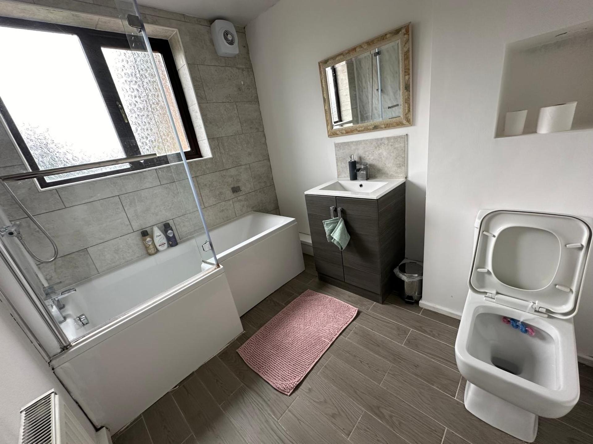 Lovely 3 bedroom house close to City Centre