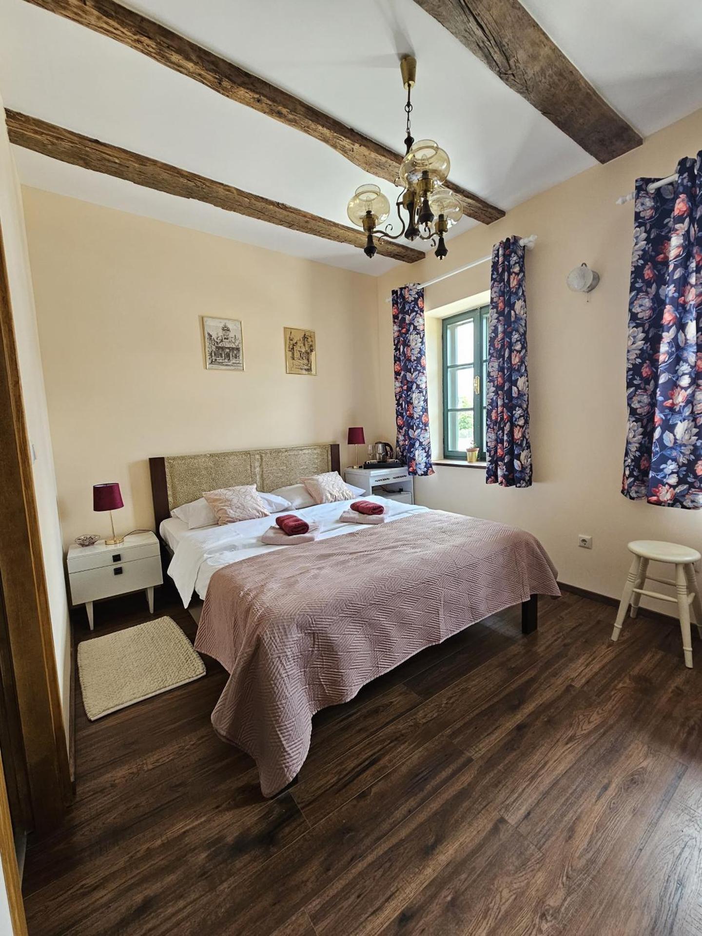 Taverna 1860 Rooms & Apartments