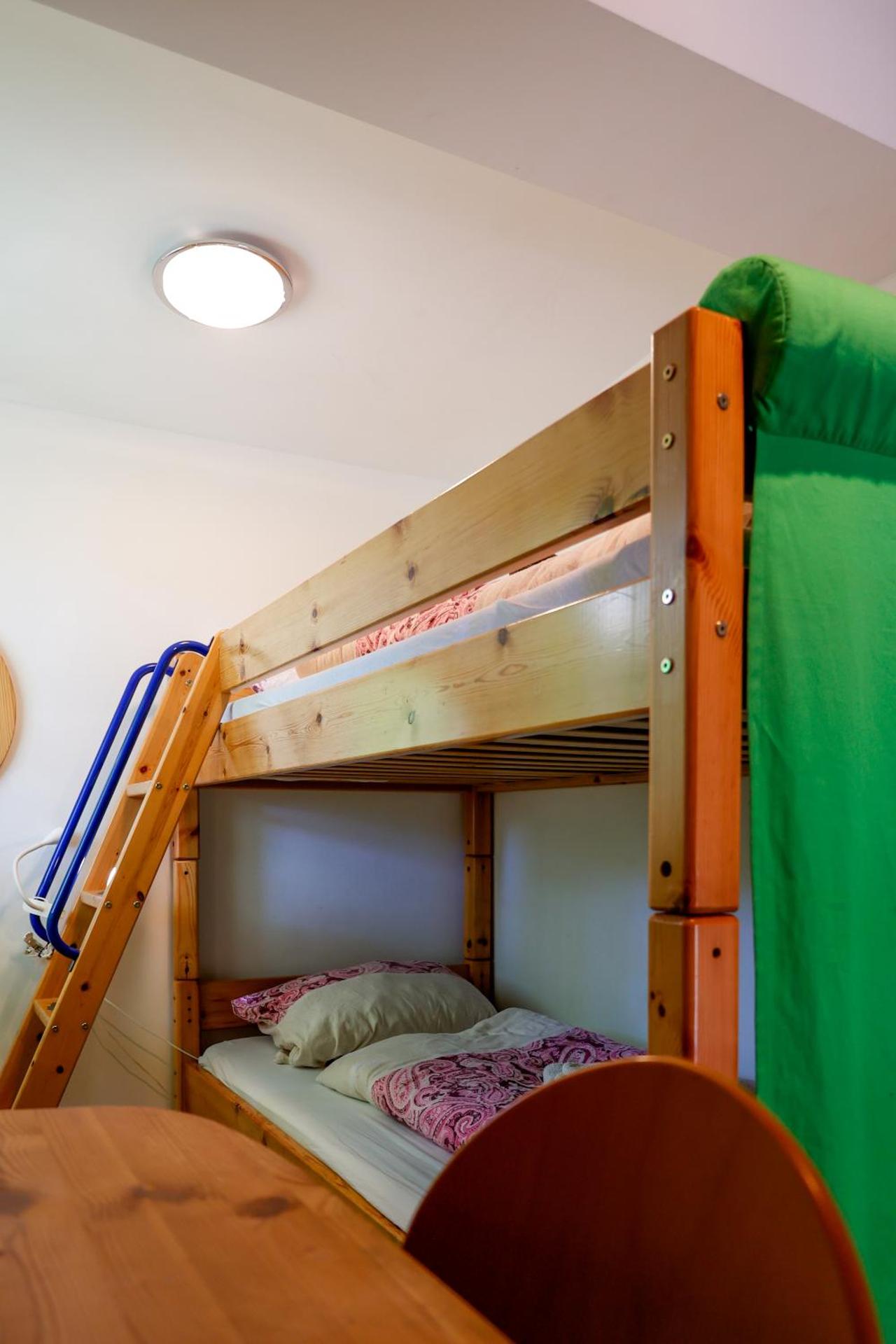 bunk bed