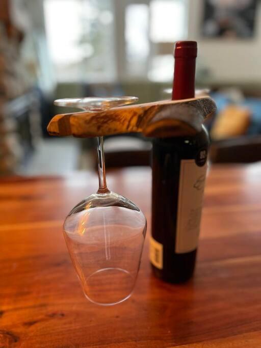 Three Peaks Getaway 2 bedrooms & 2 bath-sleeps 6