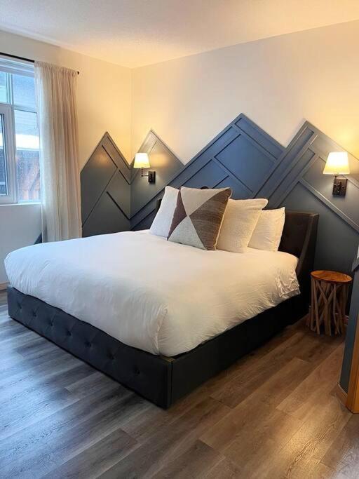 Three Peaks Getaway 2 bedrooms & 2 bath-sleeps 6