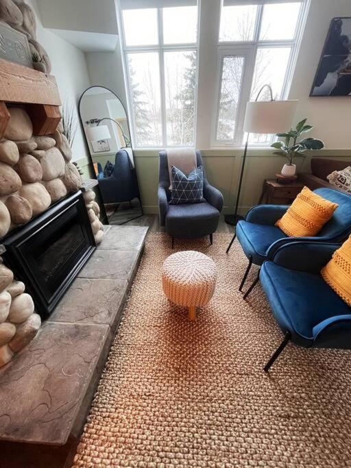 Three Peaks Getaway 2 bedrooms & 2 bath-sleeps 6