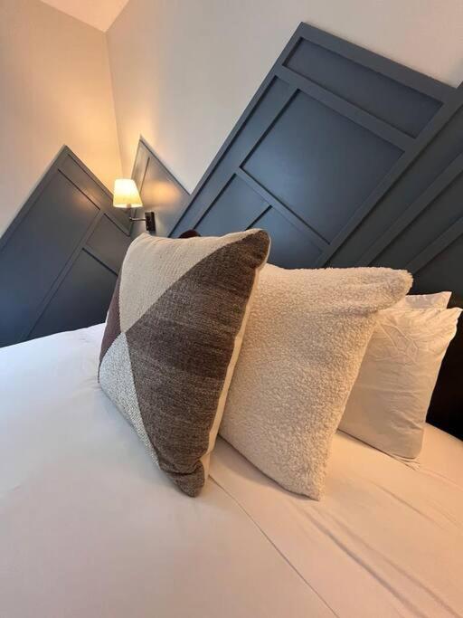 Three Peaks Getaway 2 bedrooms & 2 bath-sleeps 6