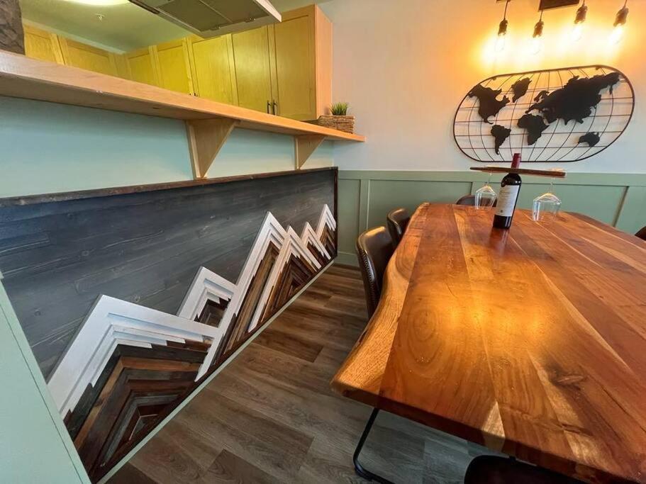 Three Peaks Getaway 2 bedrooms & 2 bath-sleeps 6