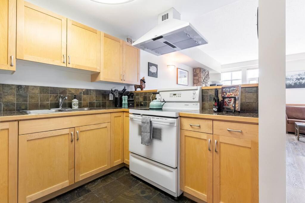 Three Peaks Getaway 2 bedrooms & 2 bath-sleeps 6