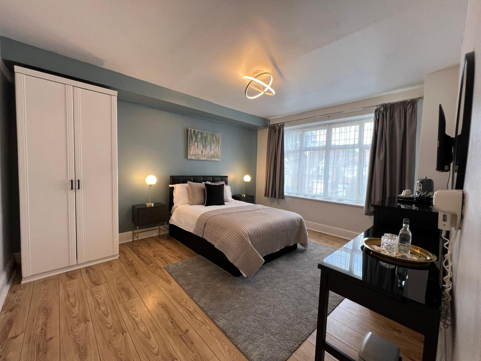 Madonna Halley Hotel