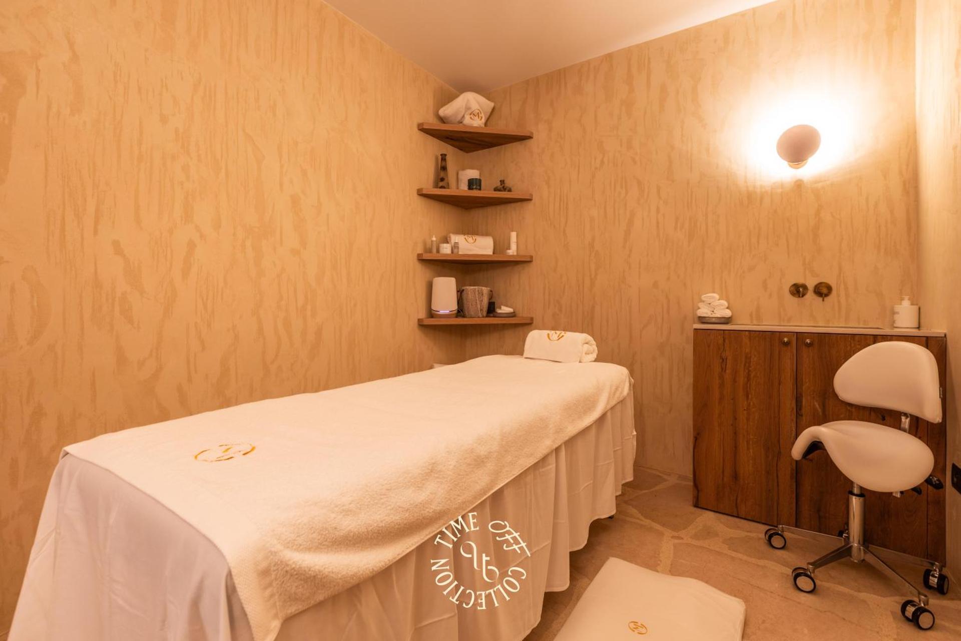 Domaine du Manouiyé by Time Off Collection